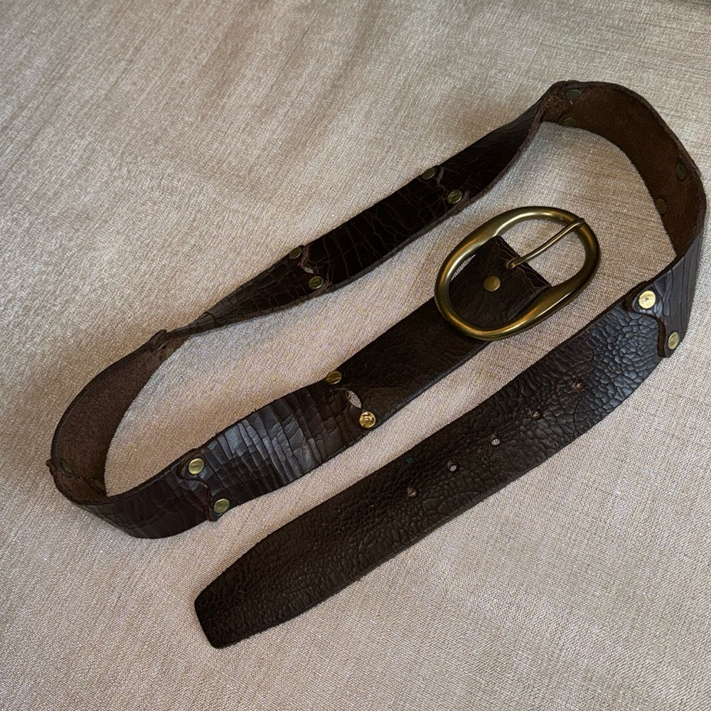 Lucky Brand Men’s Dark Brown Distressed Leather Belt W/Solid Brass Buckle